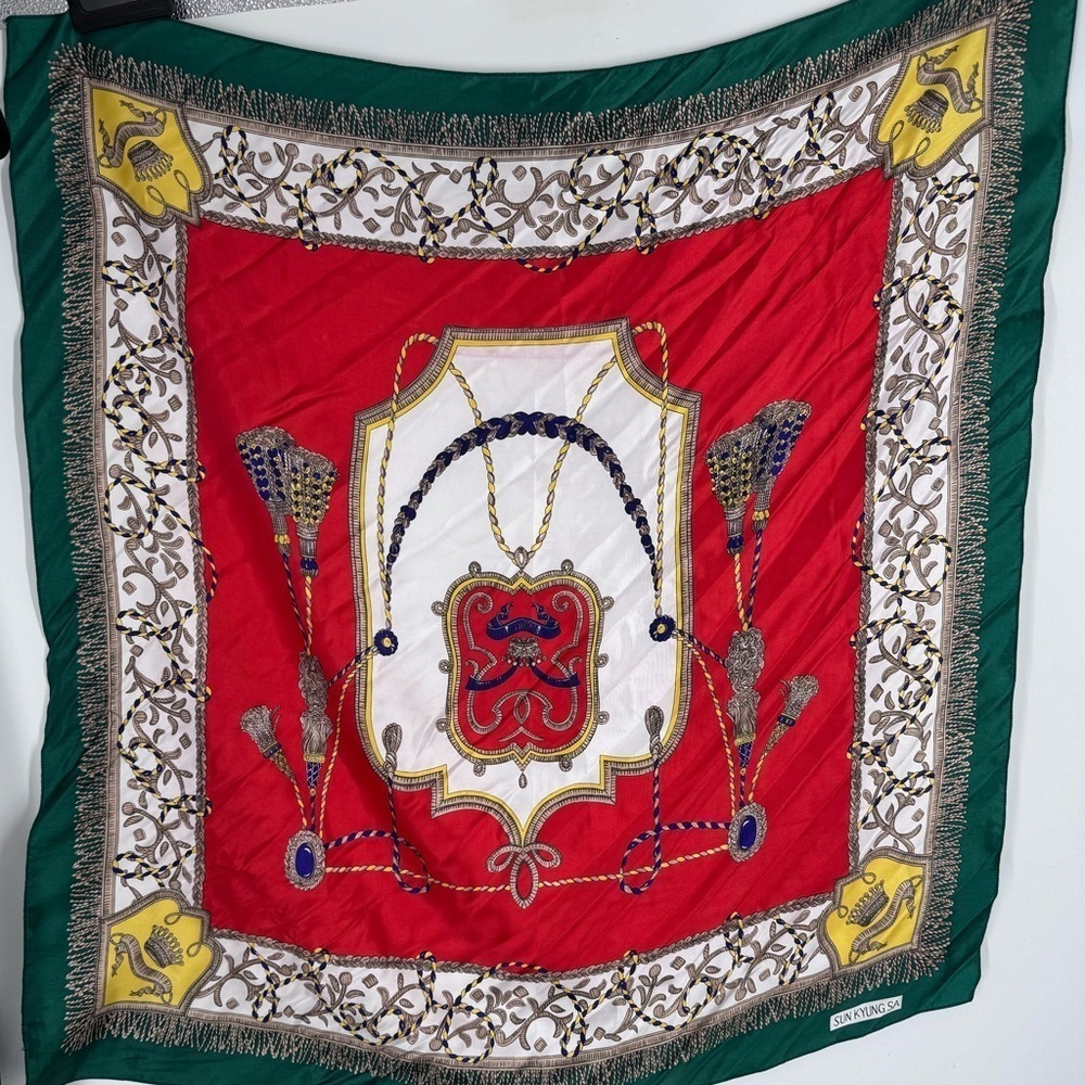 SUNKYUNG SA scarf. Royalty theme. Red green